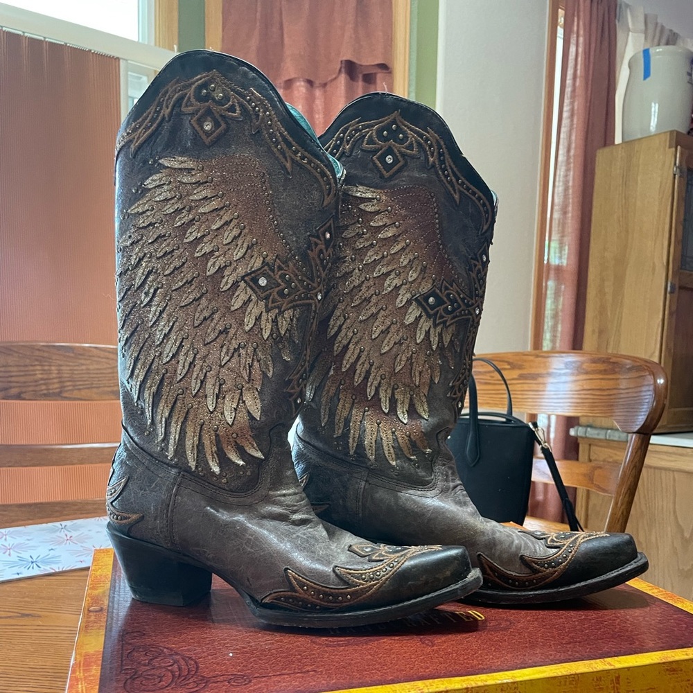 Corral boots size 9